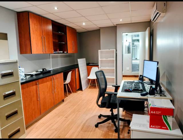 84M² OFFICE FOR SALE IN JEFFREYS BAY CENTRAL